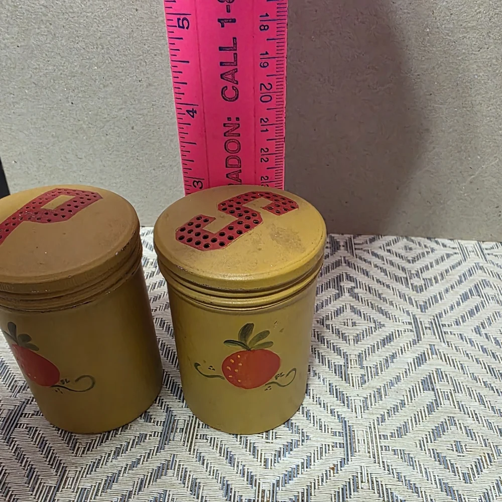 Vtg Tin Strawberry Salt And Pepper Shaker Set #87